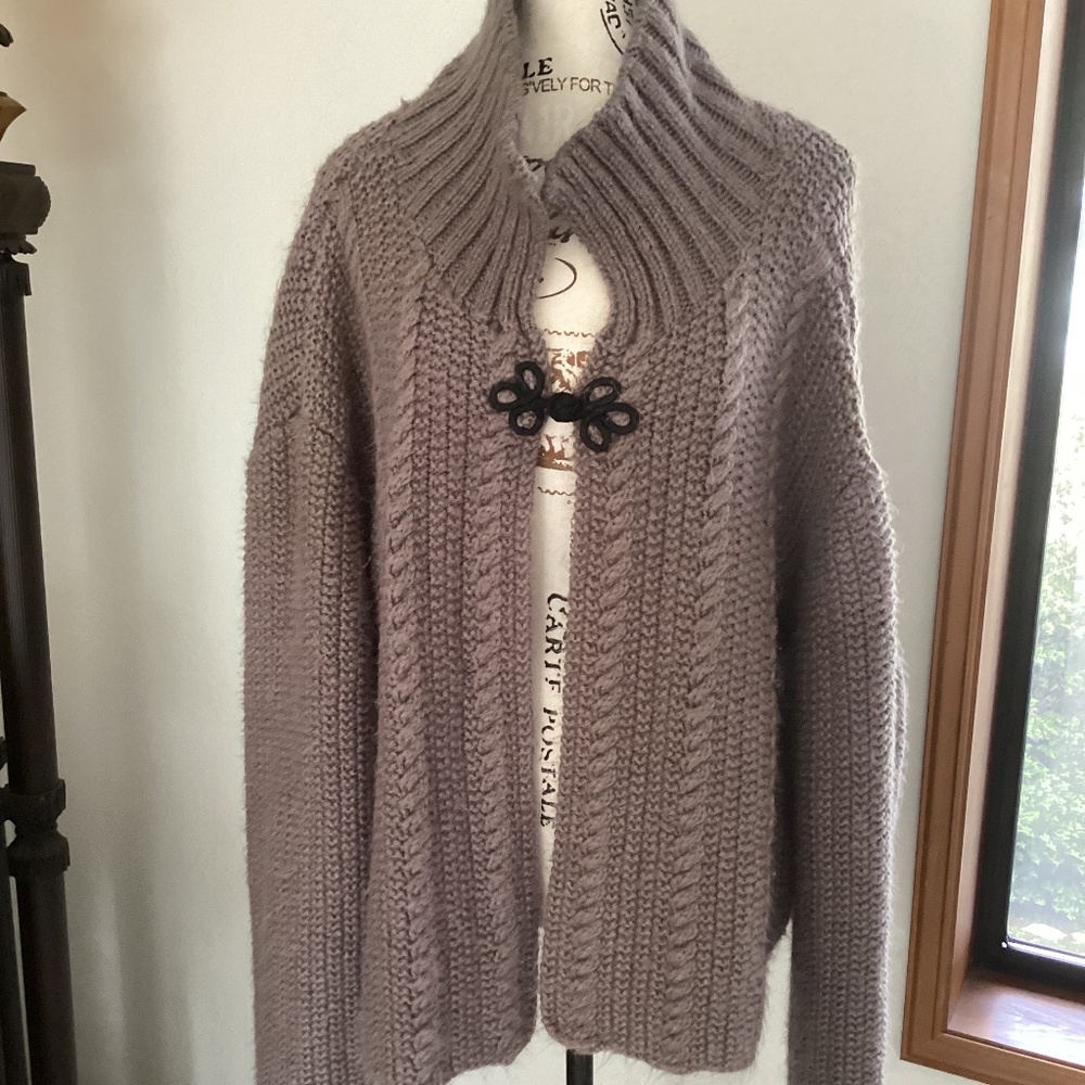 Big Chunky Oversized Knit Design Toggle Hasp Sweater🦋